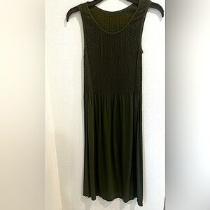 Women’s Knee Length Olive Green Sleeveless Pullover Dress